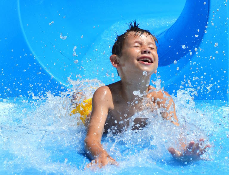 media.Club_Family_Hotel_parchi_divertimento_gratis_Beach_Village_Riccione_768x587_BM