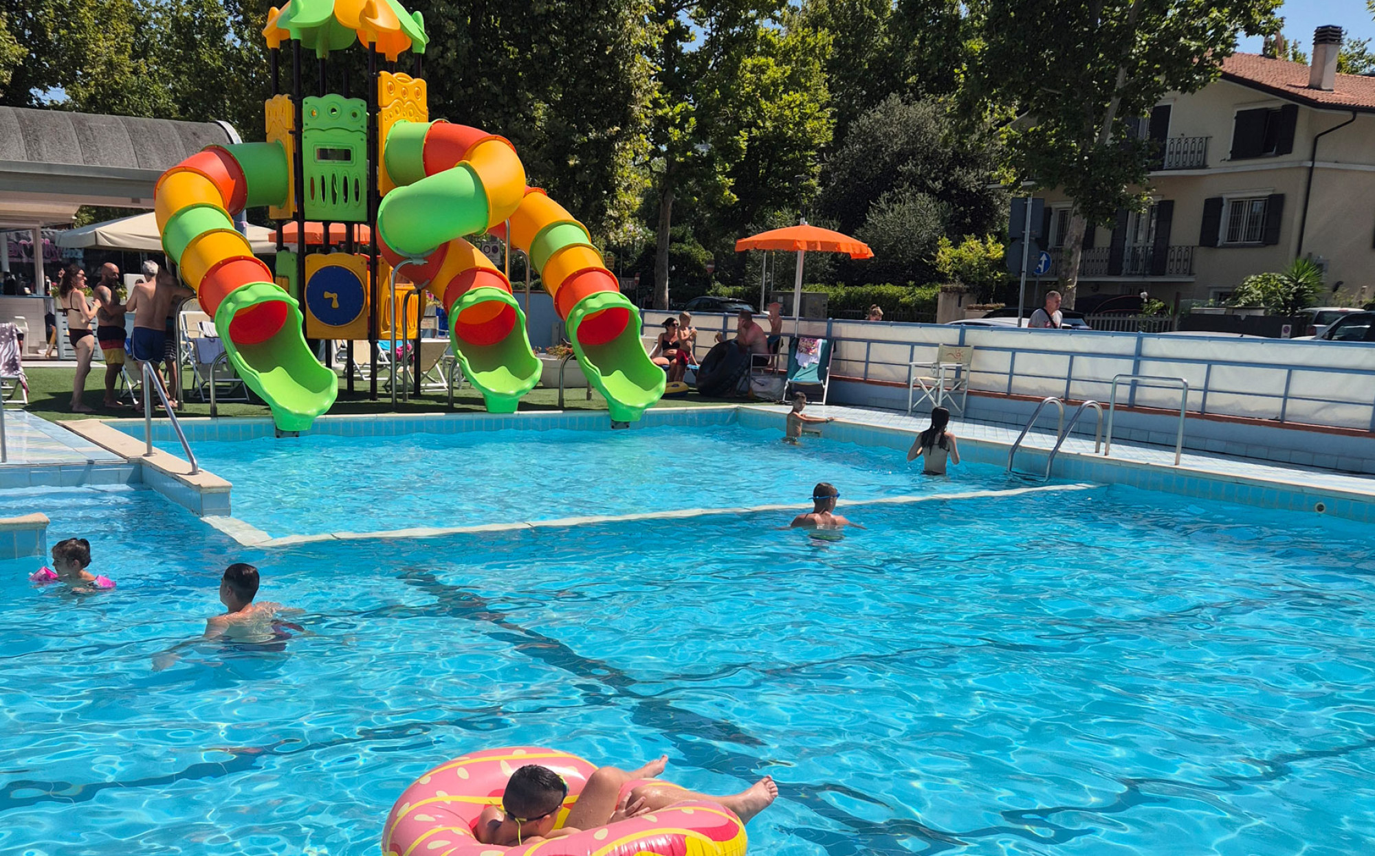 media.Slide-Piscina_6Club-Family-Serenissima