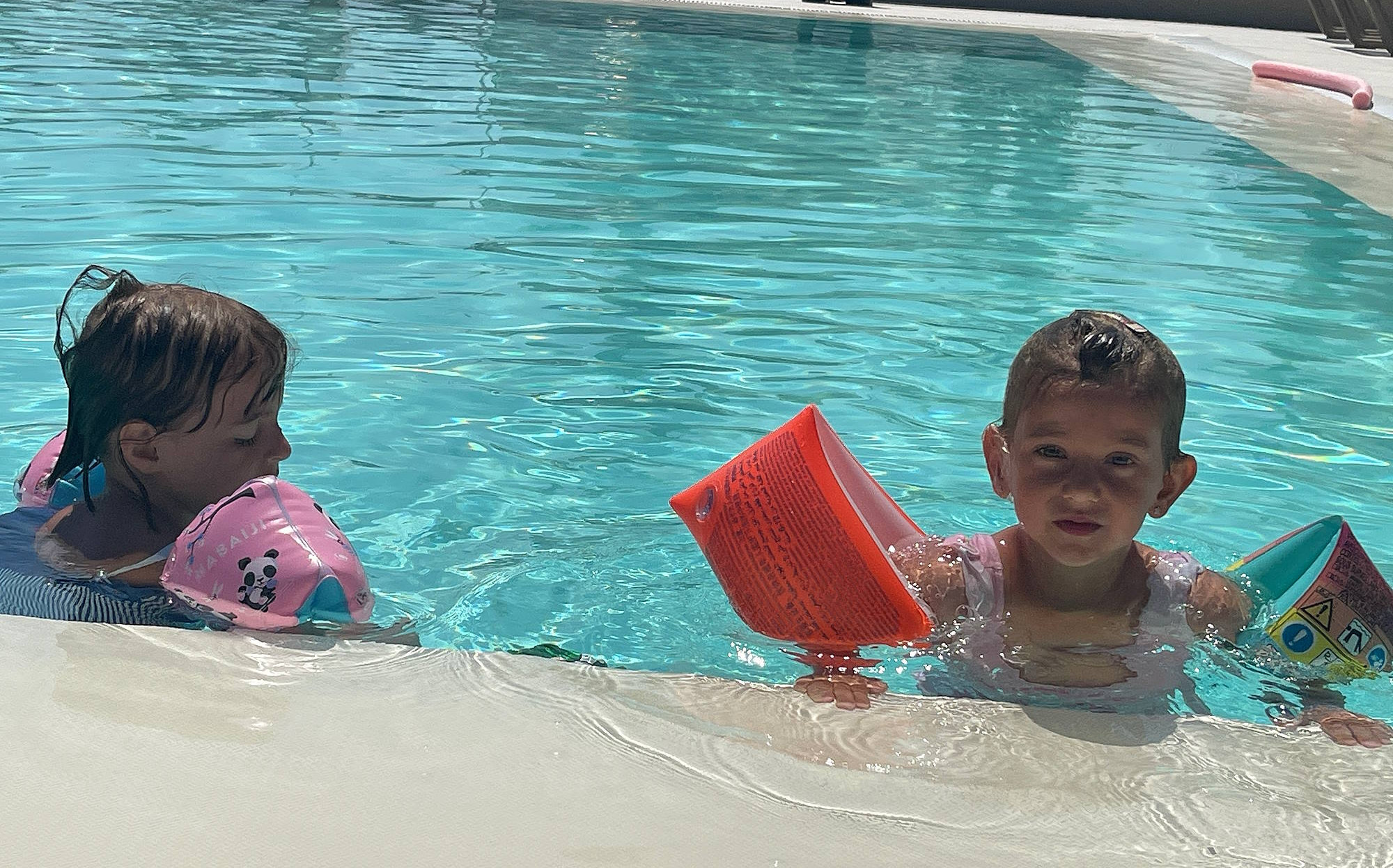 media.Slide_due_ragazzi_gratis_cfh_village_riccione