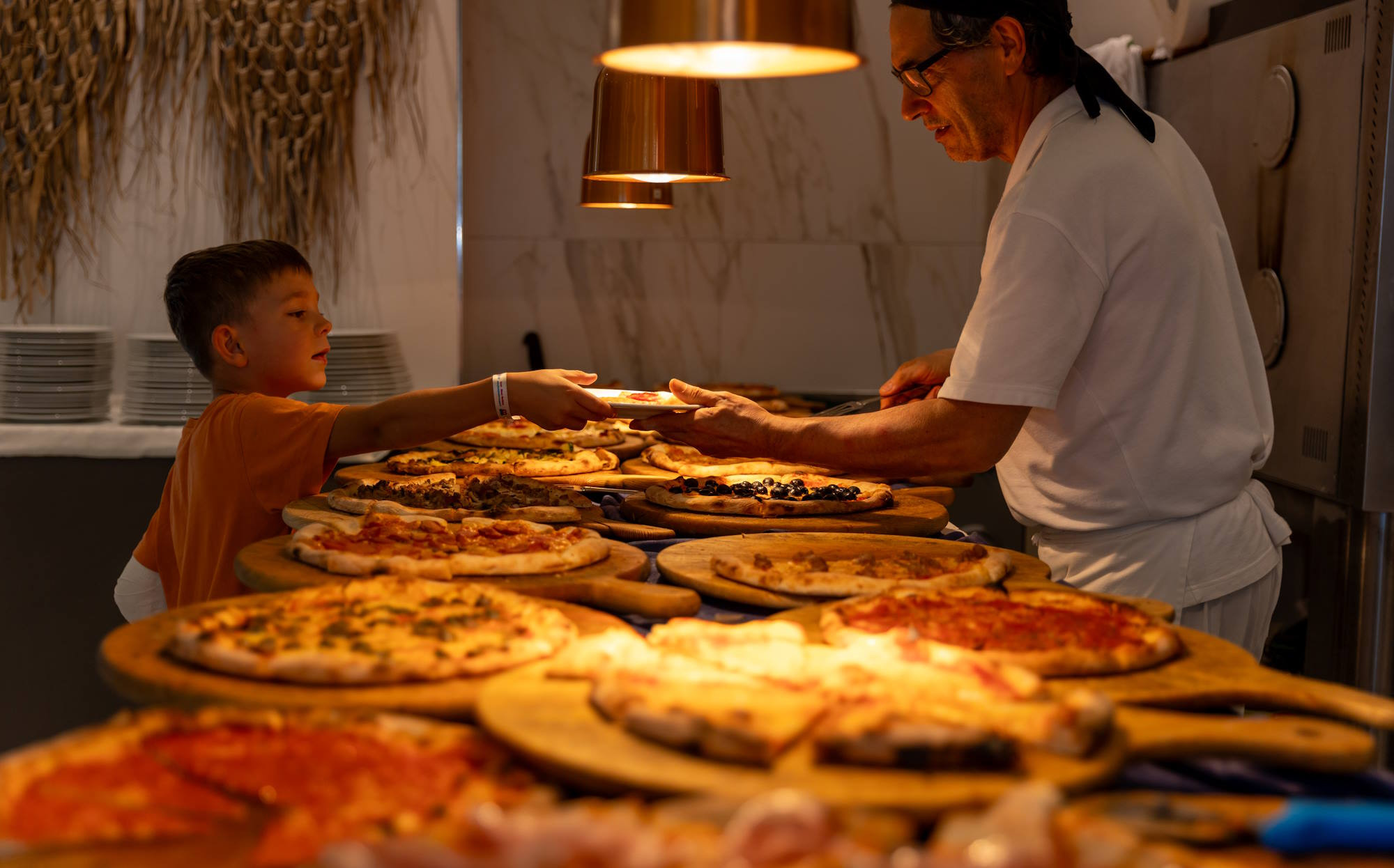 media.Club_Family_Hotel_portale_CFH_Riccione_pizza_pranzo_e_cena_2000x1246