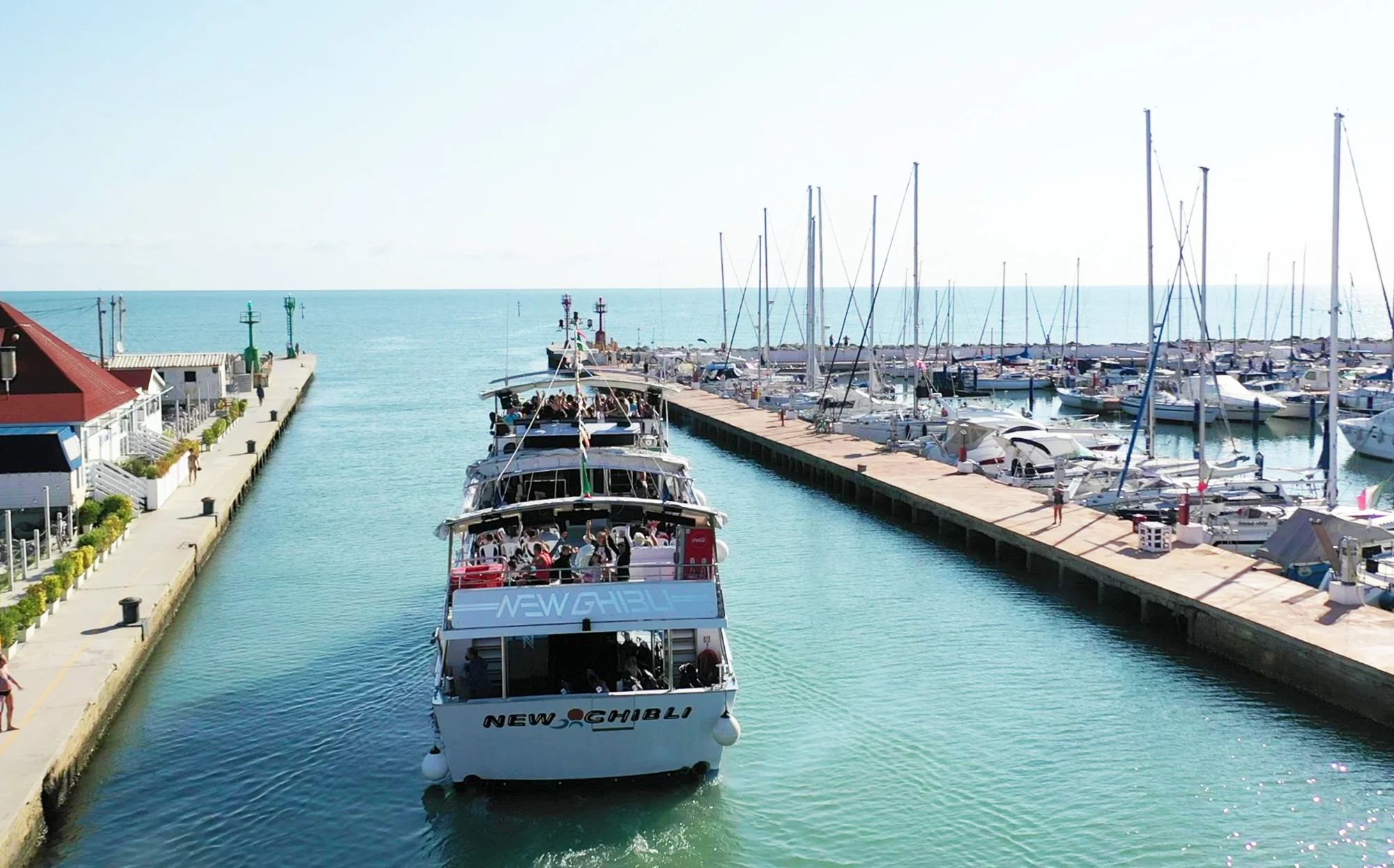 media.Slide-FamilyBoat_4ClubFamilyHotel